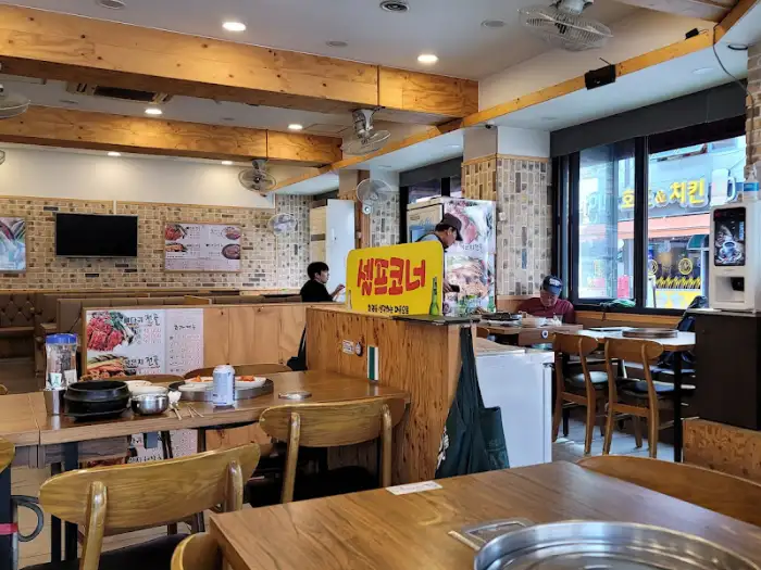 식당 내부 전경