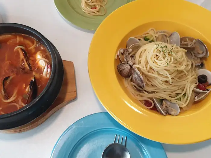 토마토 해산물 스파게티와 봉골레 파스타