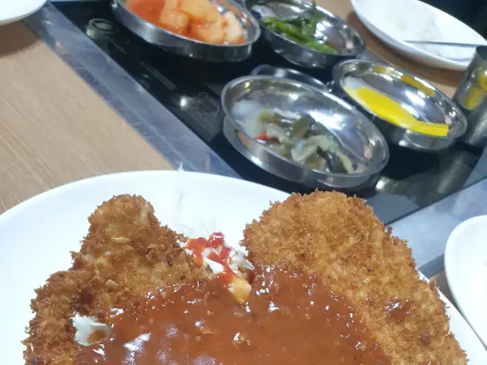 돈까스와 밑반찬