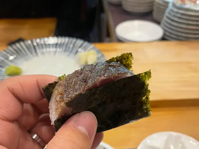 김 위에 올려진 우니 초밥