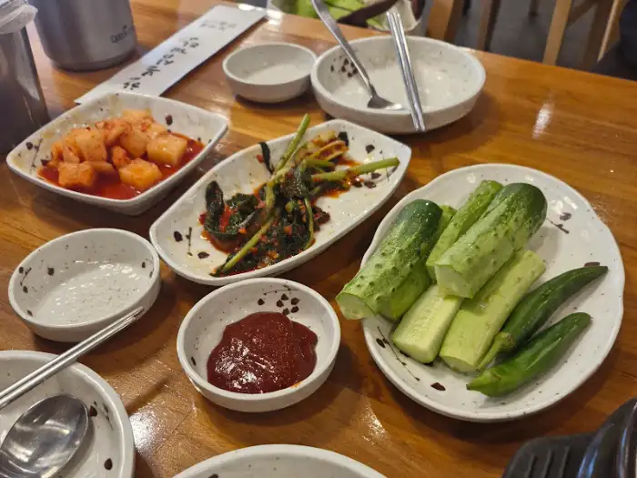 새롭게 리필한 반찬들