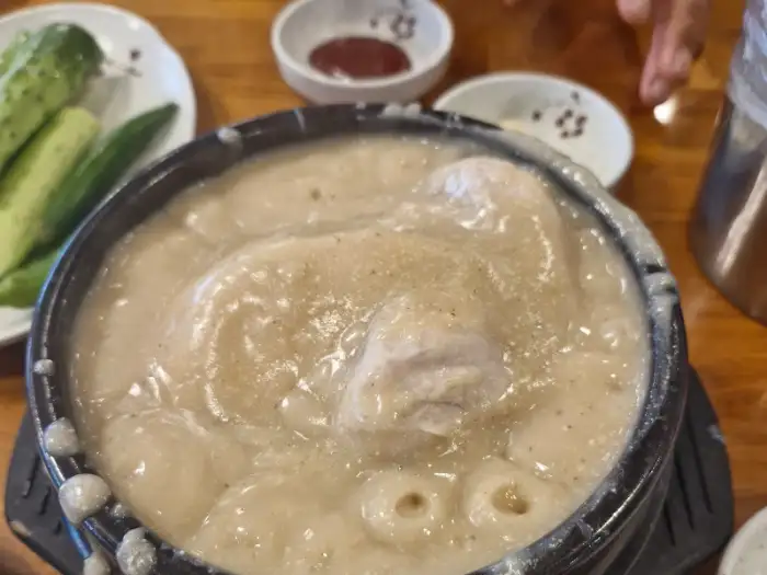 삼계탕을 가까이서 본 모습