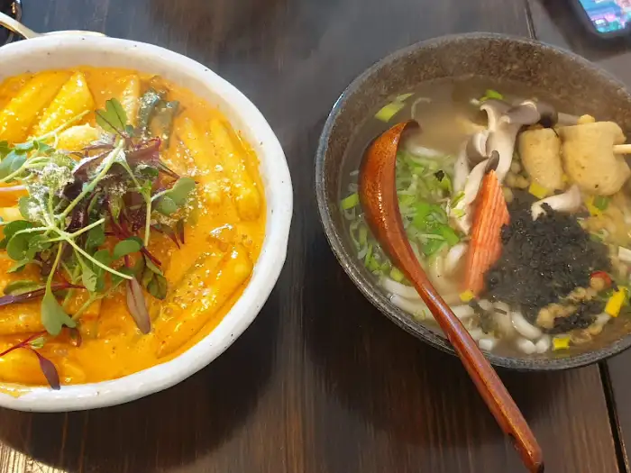 로제 떡볶이와 우동