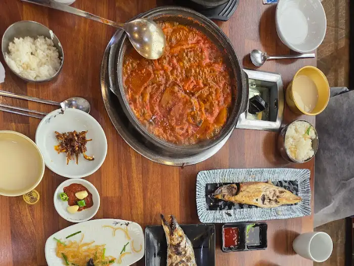 식사 테이블 풍경