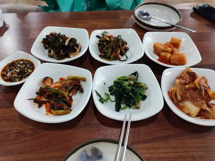 다양한 종류의 밑반찬 클로즈업