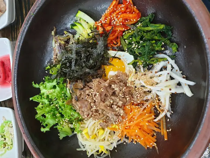 비빔밥 재료를 클로즈업한 모습