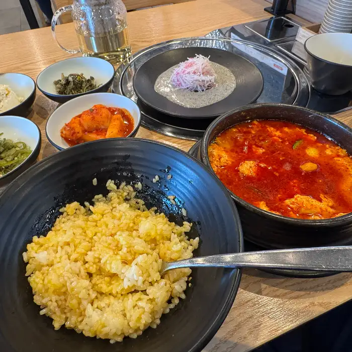 밥, 순두부 전골, 밑반찬 세트