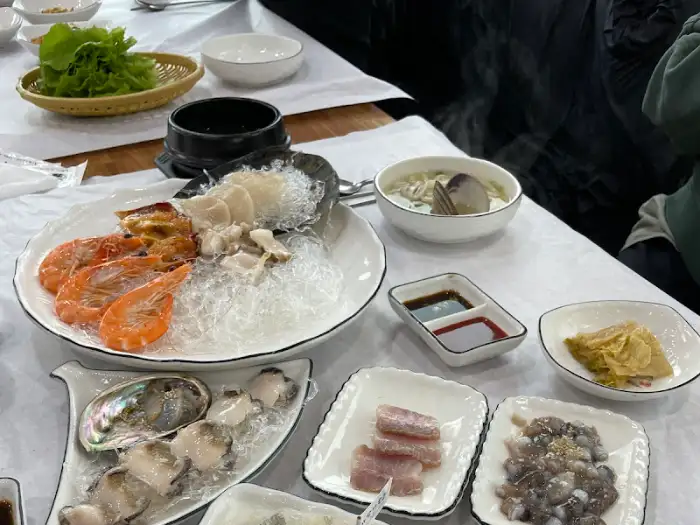 신선한 해산물 모둠 접시