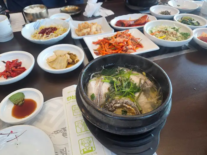 푸짐한 복국 한상차림
