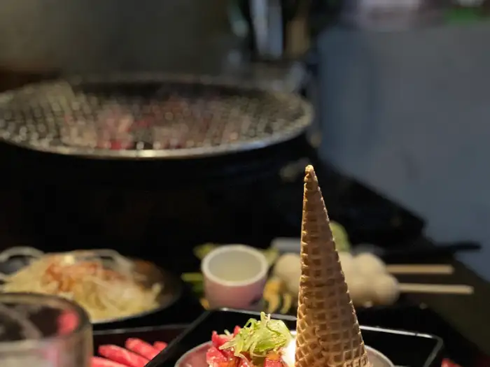아이스크림 콘 모양의 특이한 곁들임 메뉴
