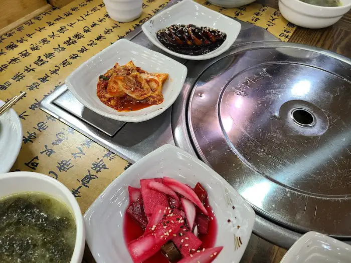 다양한 밑반찬들