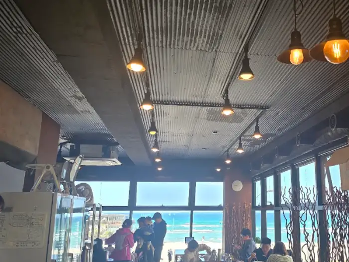 함덕연옥 내부 천장과 조명