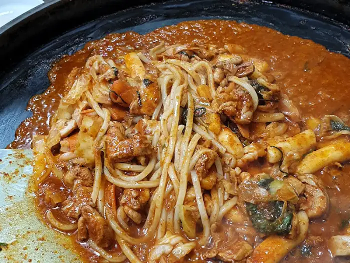 우동사리 추가한 닭갈비