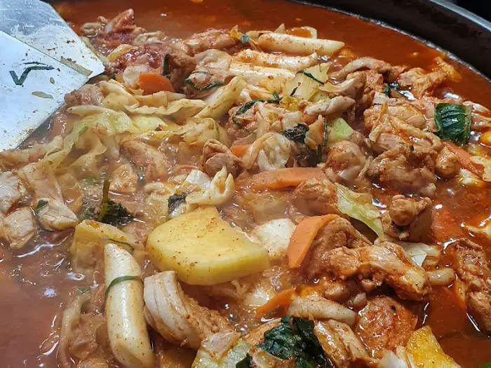 라면사리 추가한 닭갈비