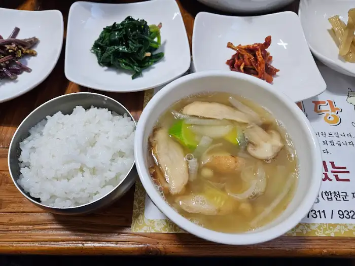 정갈한 반찬과 밥, 찌개