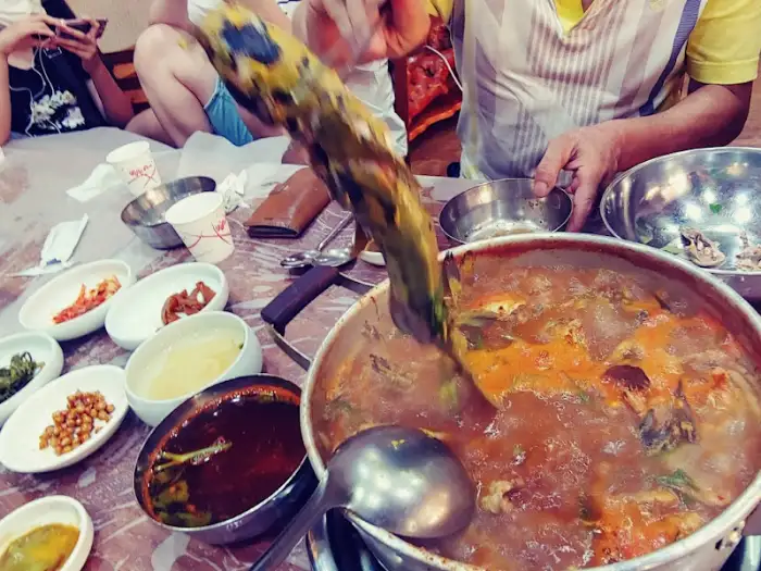 매운탕 속 참게 모습