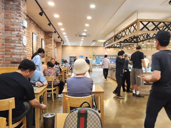 식당 내부 풍경