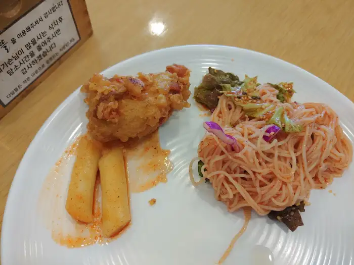 튀김과 비빔국수