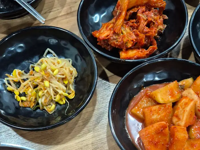 봉순이 팥죽칼국수 테이블 세팅
