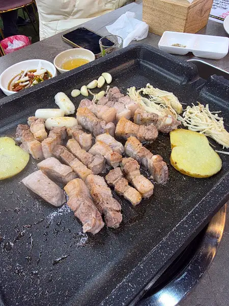 푸짐하게 나온 갈비탕