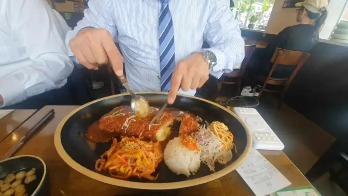 푸짐하게 차려진 한 상