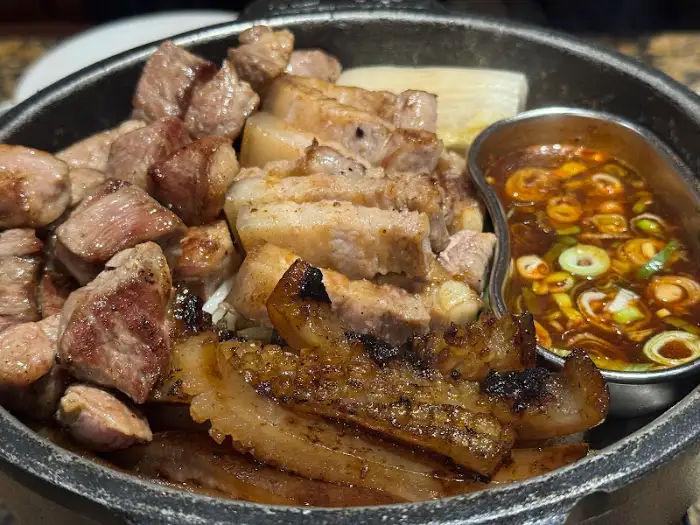 잘 구워진 삼겹살
