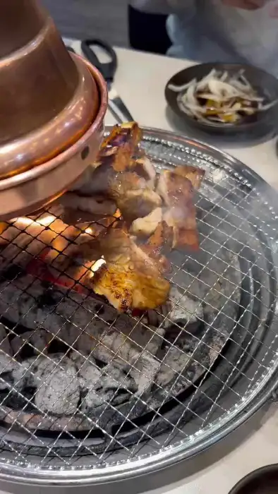 잘 익은 갈비와 양파