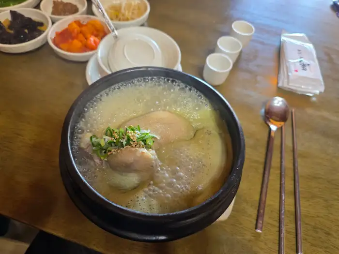 보글보글 끓는 삼계탕