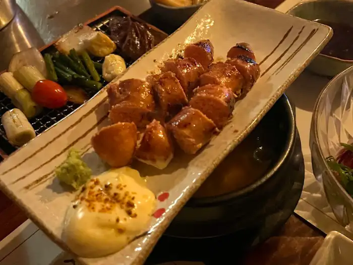 플레이팅된 소시지 요리