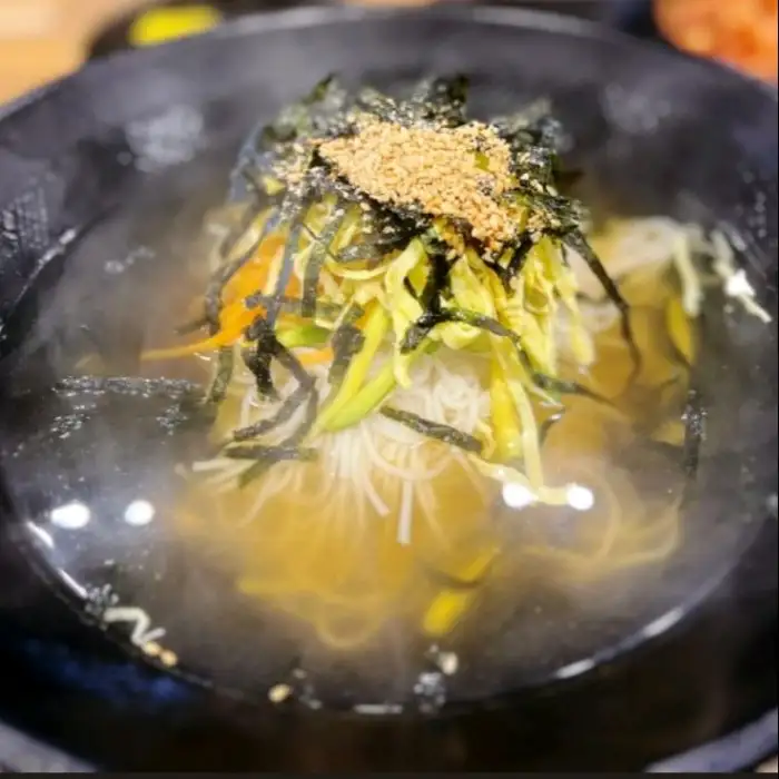 먹음직스러운 서리태 콩국수