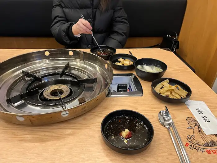 테이블 세팅과 솥