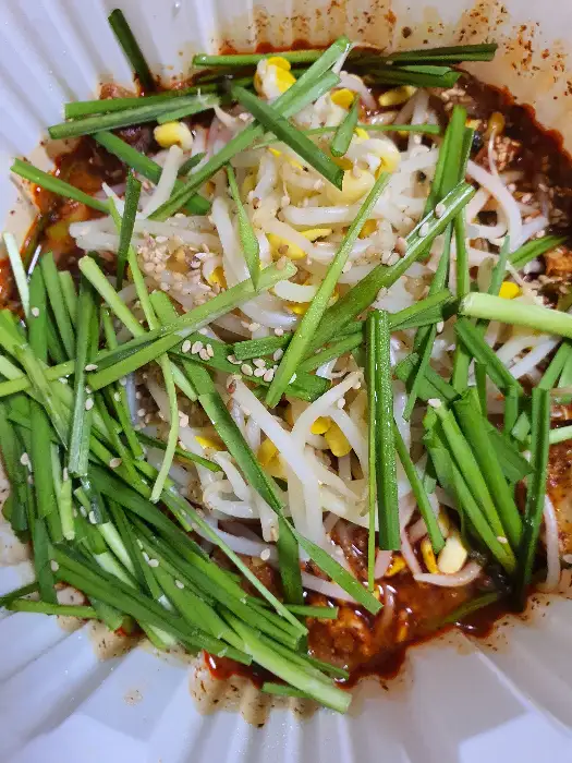 푸짐하게 담긴 아귀찜 모습