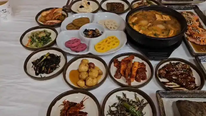 다양하고 정갈한 밑반찬