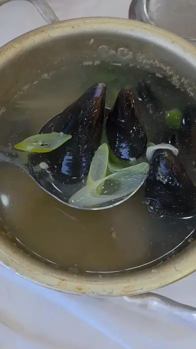 김이 모락모락 나는 조개찜