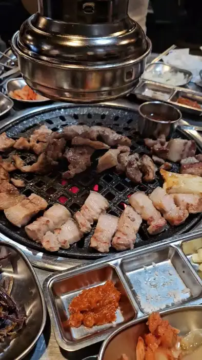 잘 익은 흑돼지 구이