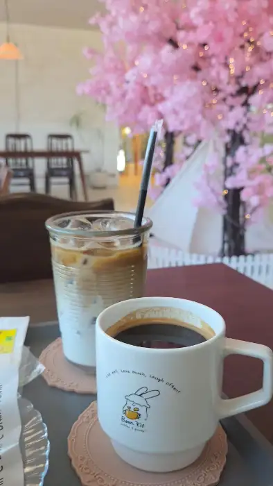 진한 커피와 라떼