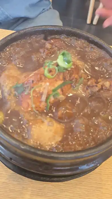 고소한 누룽지가 듬뿍 올라간 삼계탕