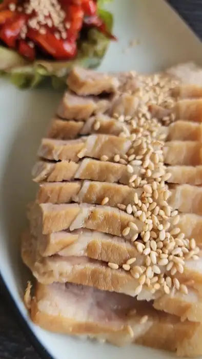 잘 삶아진 보쌈의 근접 촬영