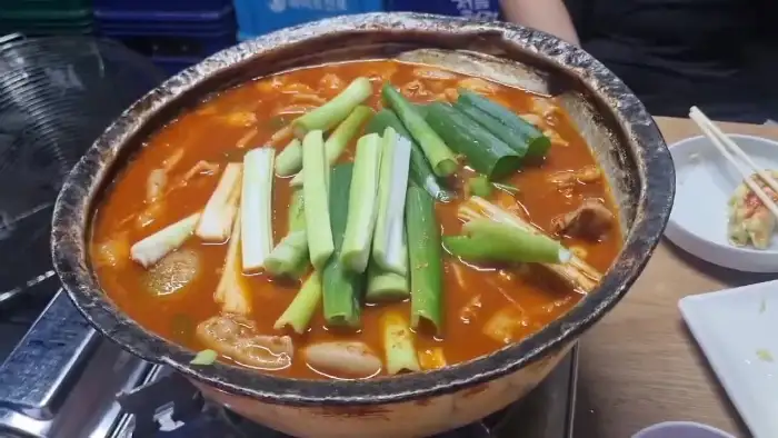 건더기가 푸짐한 닭볶음탕