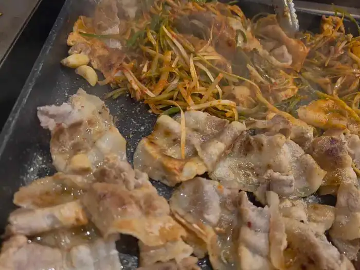 생모듬구이 굽는 모습