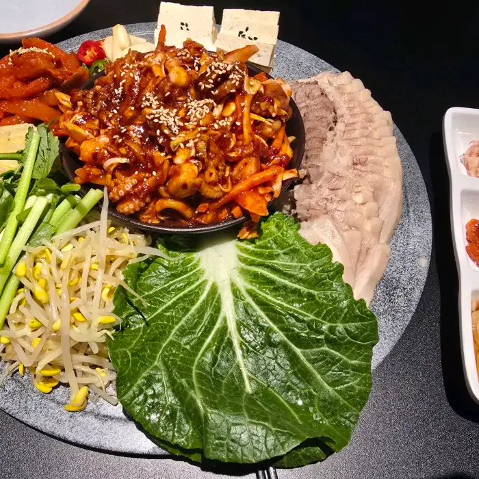 기남윤막걸리 대구월성점 내부 모습, 세련되고 고급스러운 인테리어