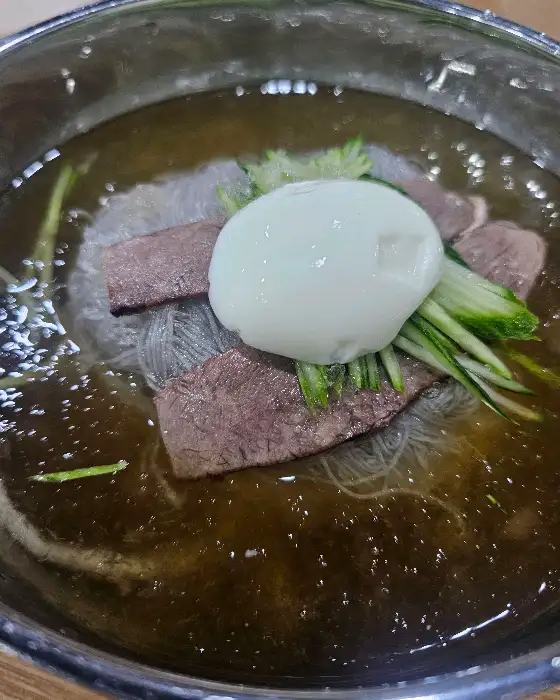 냉면 클로즈업 샷