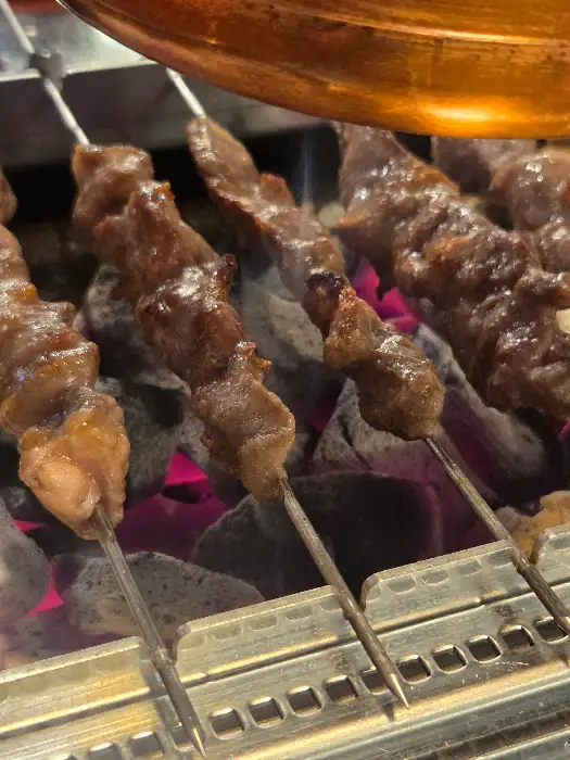 잘 익은 양꼬치의 먹음직스러운 모습