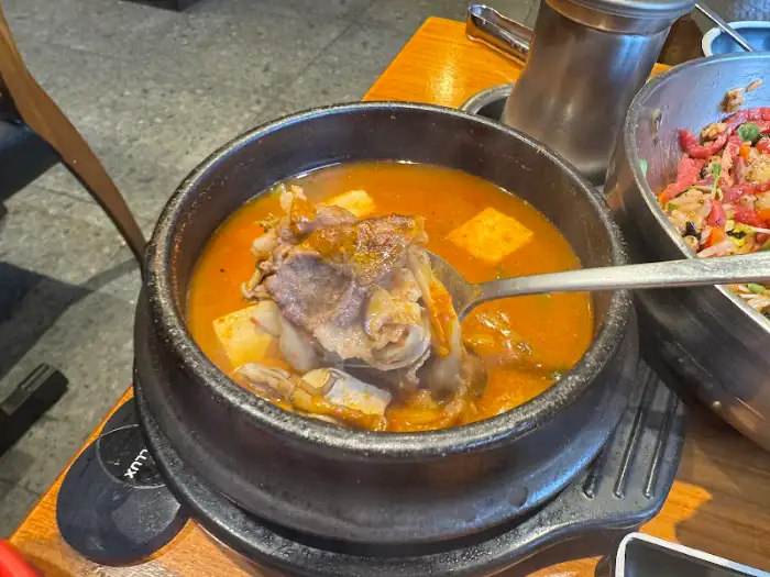 푸짐한 차돌 된장찌개