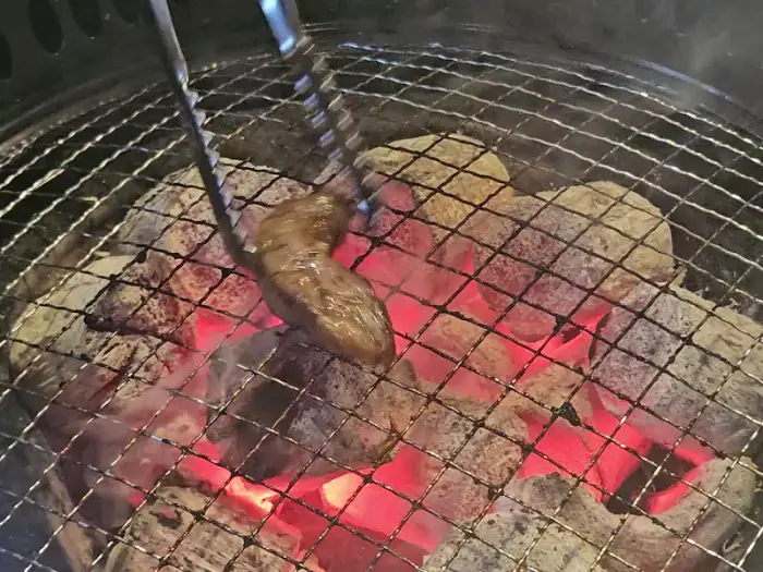 집게로 집은 LA갈비