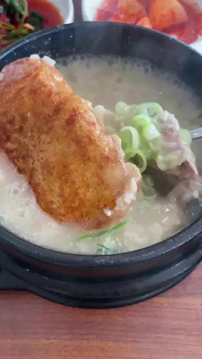 삼계탕 국물과 닭고기, 김치