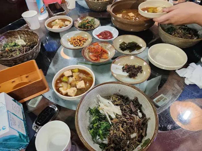정갈하게 차려진 산채비빔밥 한 상