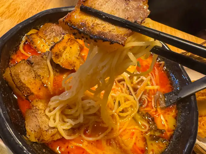 라멘 국물과 부드러운 차슈