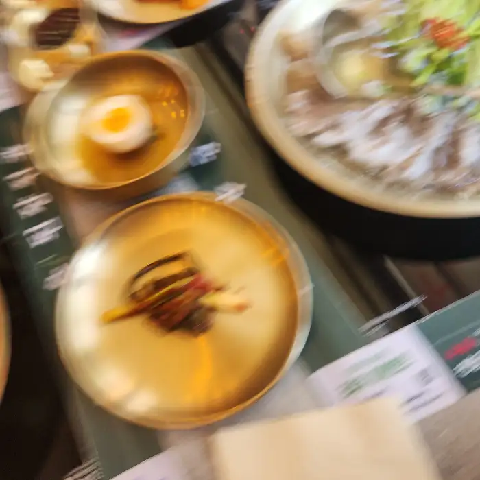 수육전골과 곁들임 메뉴