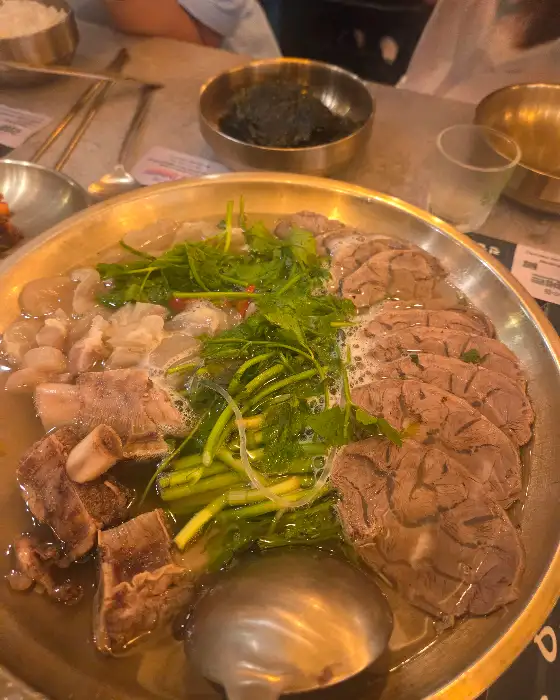 푸짐한 세트 메뉴 구성